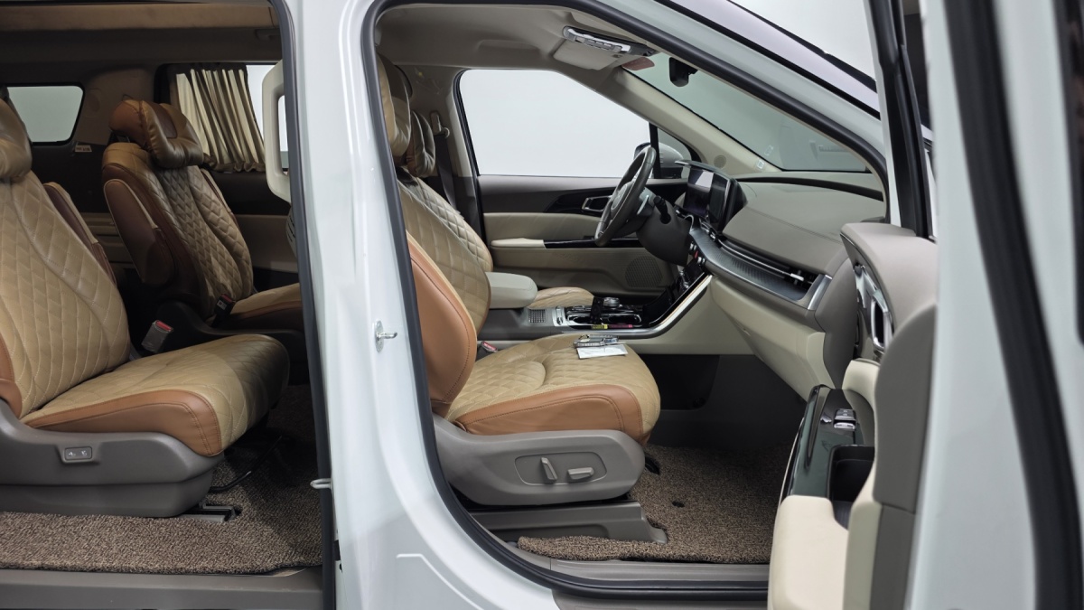 Kia Carnival, 2023 — фото 10 из 12