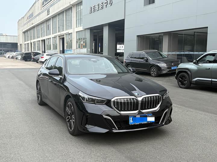 BMW 5 Series, 2025 — фото 3 из 9