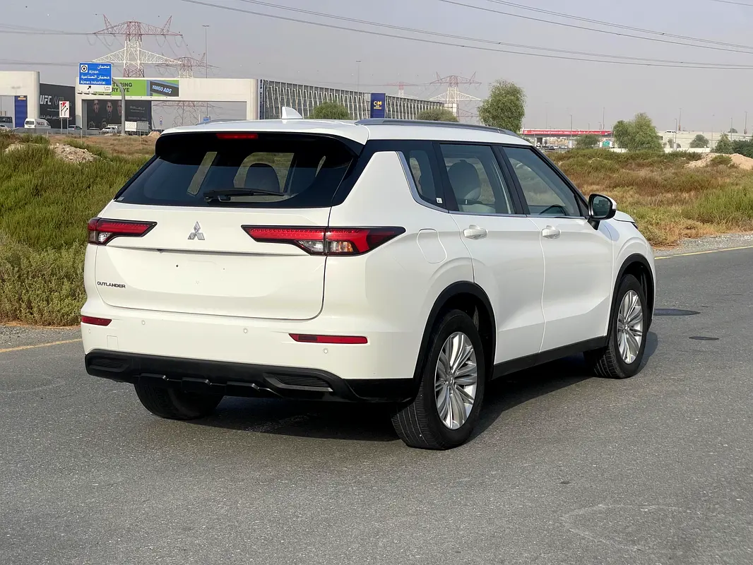 Mitsubishi Outlander, 2023 — фото 4 из 10