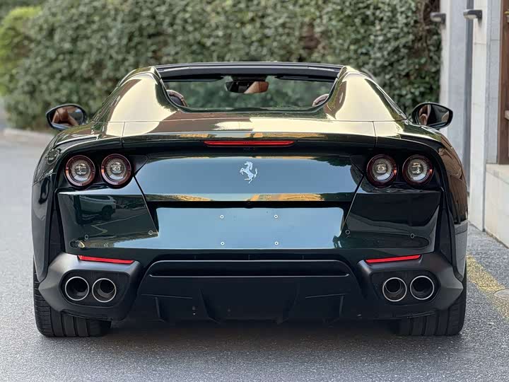 Ferrari 812, 2022 — фото 4 из 9