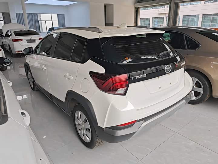 Toyota Yaris L Hatchback, 2022 — фото 5 из 9