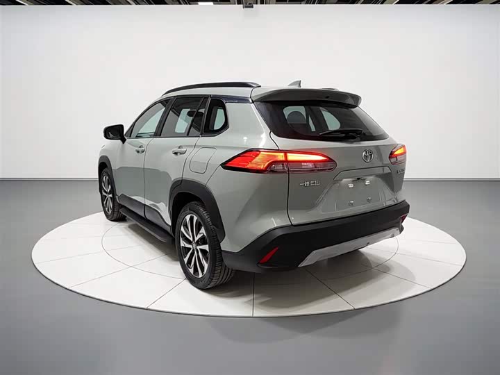 Toyota Corolla Cross, 2021 — фото 5 из 9