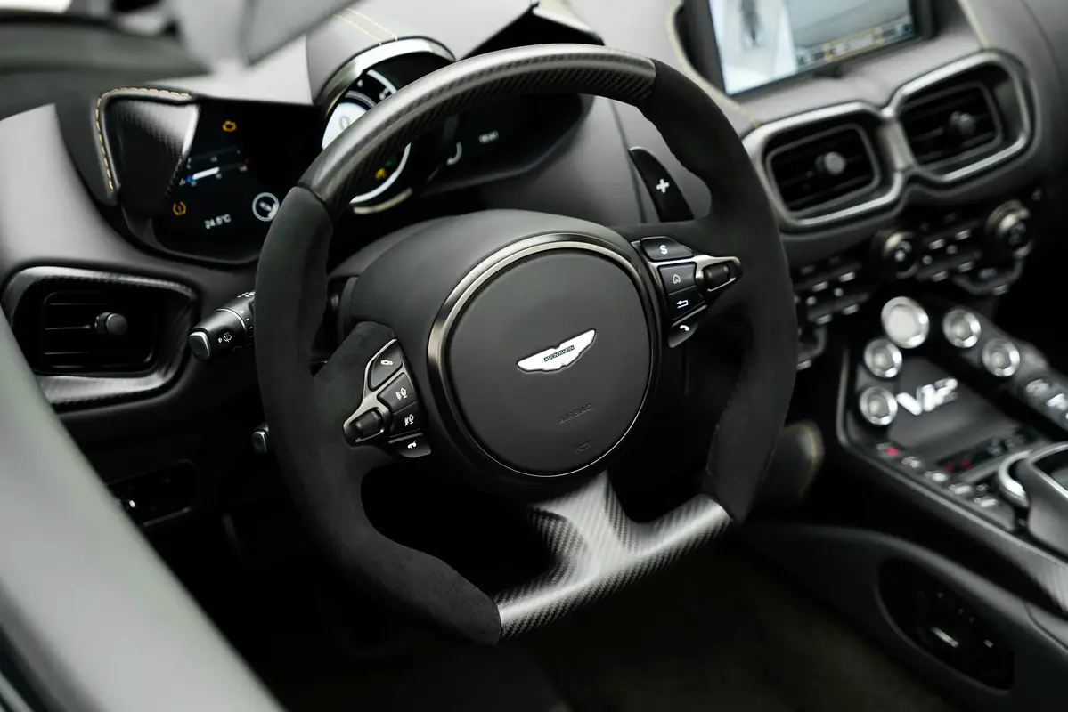 Aston Martin Vantage, 2023 — фото 10 из 10