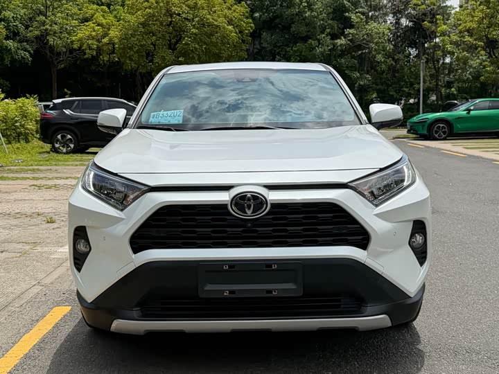 Toyota RAV4, 2022 — фото 2 из 9
