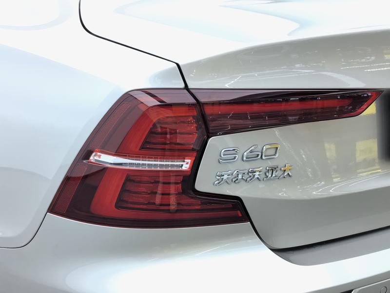 Volvo S60, 2022 — фото 10 из 12