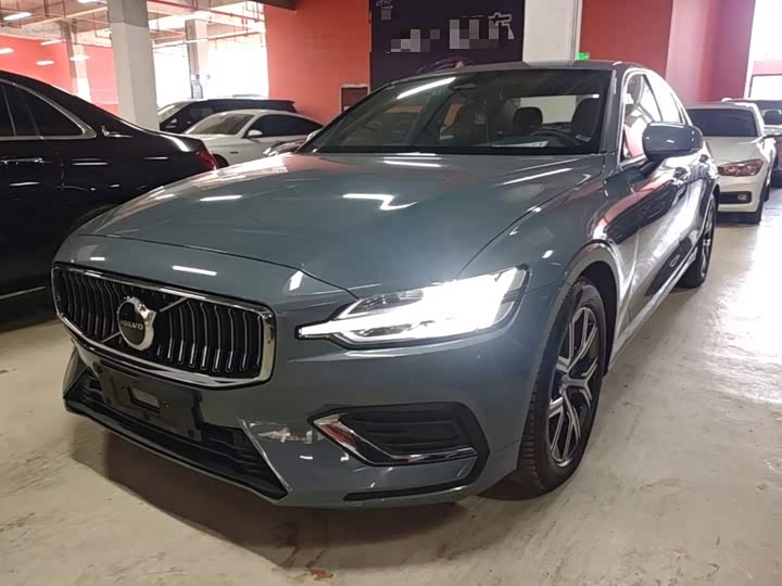 Volvo S60, 2023 — фото 2 из 9
