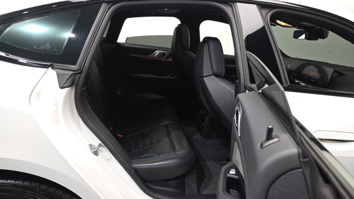 BMW i4, 2025 — фото 11 из 12