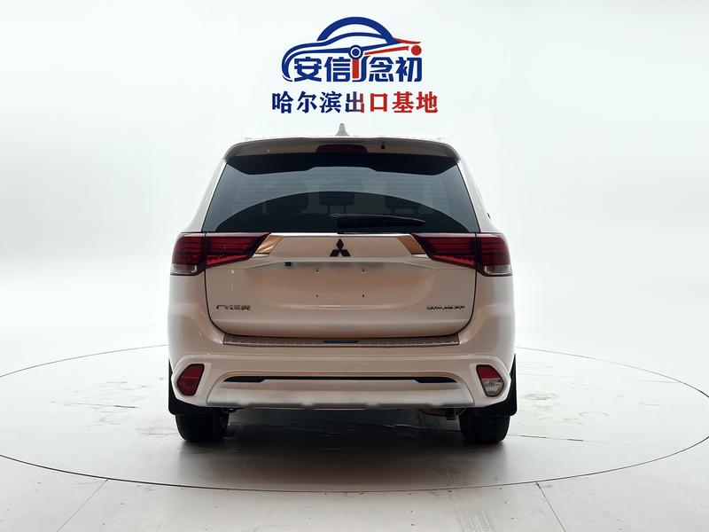 Mitsubishi Outlander, 2022 — фото 6 из 12