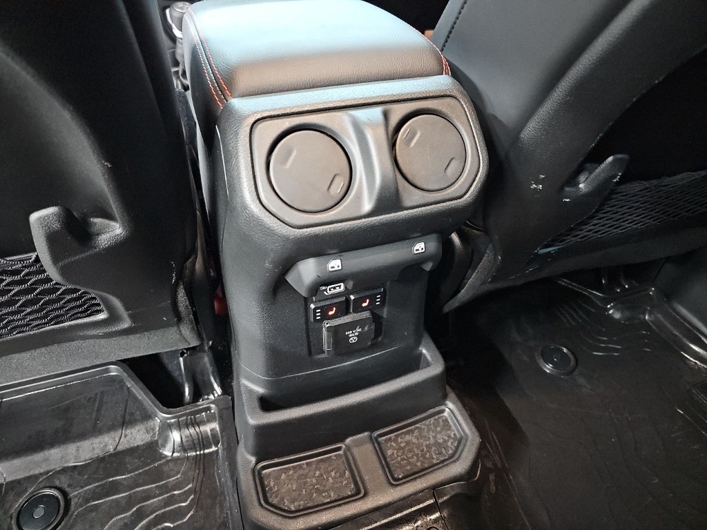 Jeep Wrangler, 2024 — фото 12 из 12