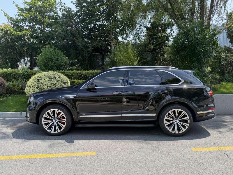 Bentley Bentayga, 2022 — фото 3 из 7