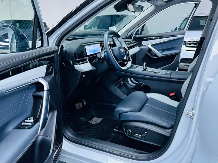 Geely Atlas L, 2024 — фото 4 из 9