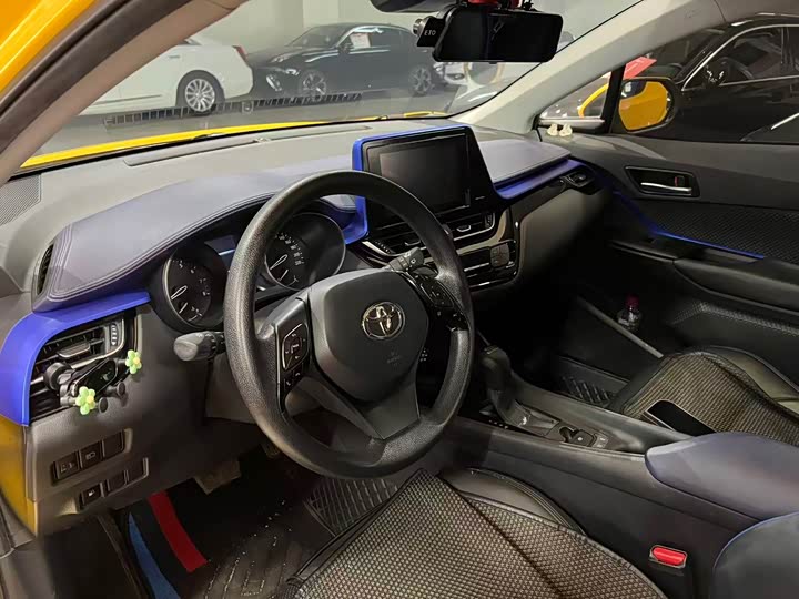 Toyota C-HR, 2022 — фото 6 из 9