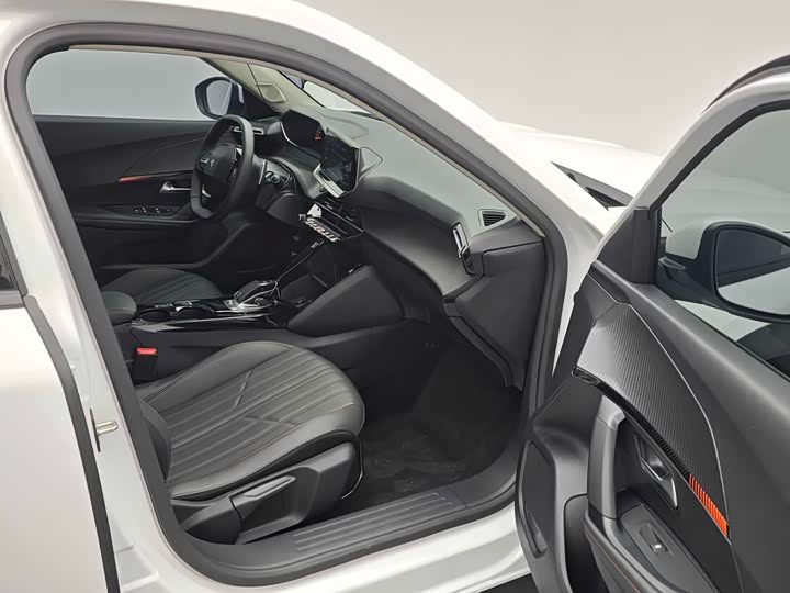 Peugeot 2008, 2023 — фото 7 из 9