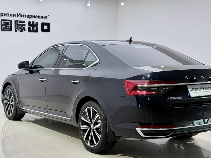 Skoda Superb, 2023 — фото 6 из 9