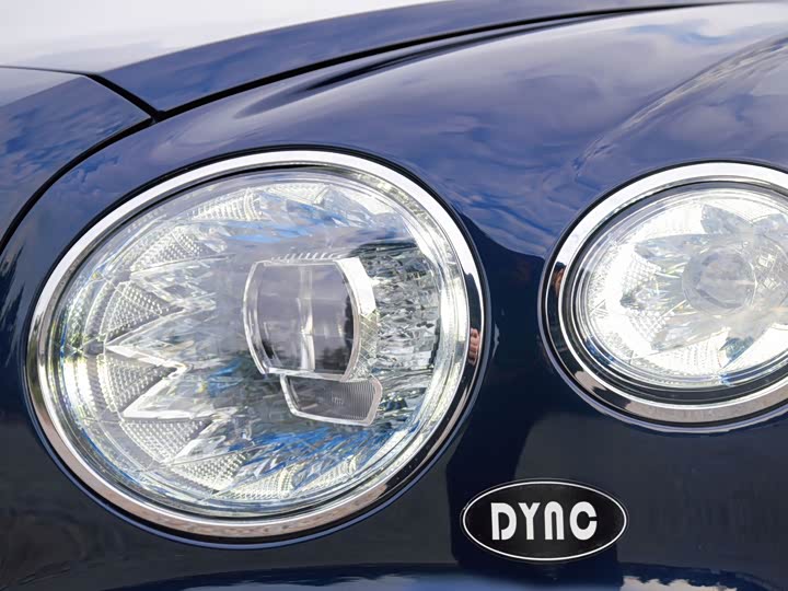 Bentley Flying Spur, 2023 — фото 6 из 9