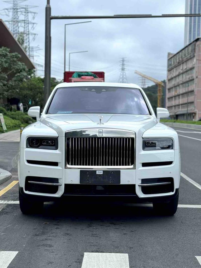 Rolls-Royce Cullinan, 2023 — фото 2 из 8