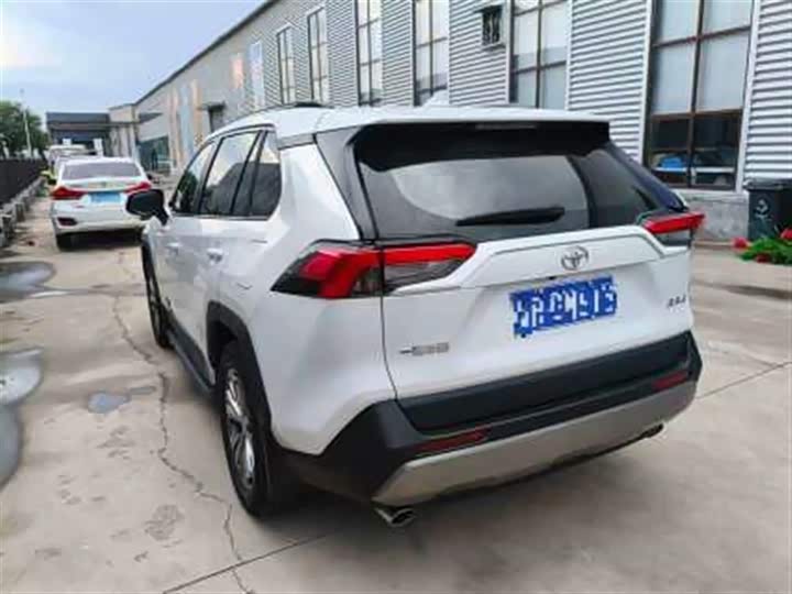 Toyota RAV4, 2024 — фото 6 из 9