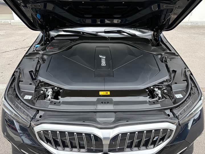 BMW i5, 2025 — фото 7 из 9