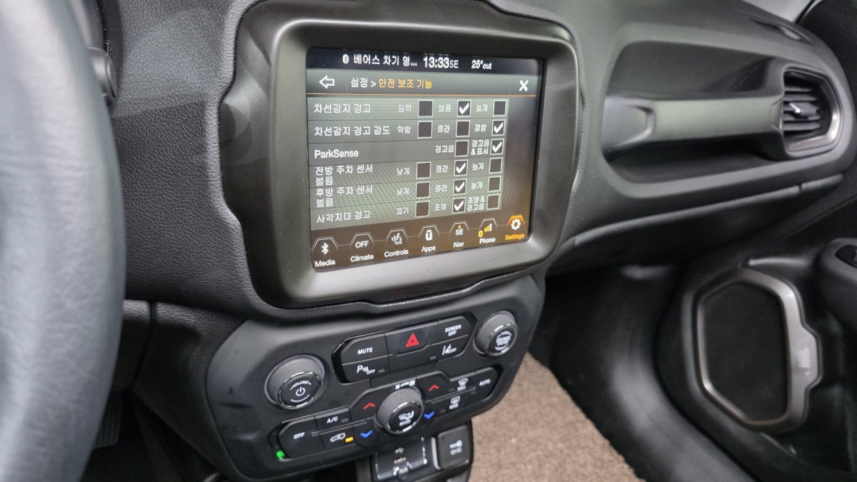 Jeep Renegade, 2023 — фото 10 из 12