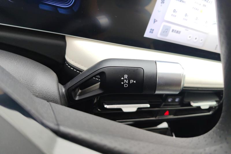 Geely Geometry E Firefly, 2023 — фото 11 из 12