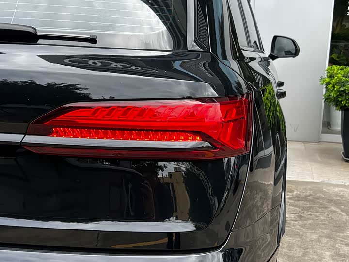 Audi Q7, 2024 — фото 8 из 9