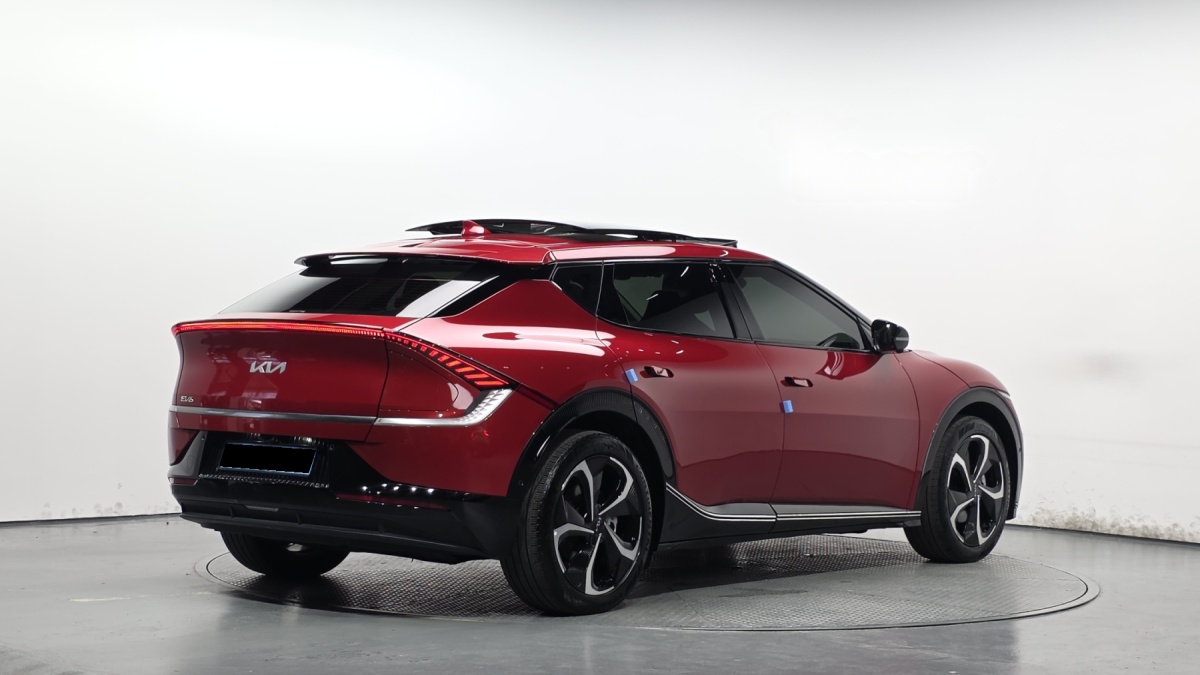 Kia EV6, 2023 — фото 2 из 12