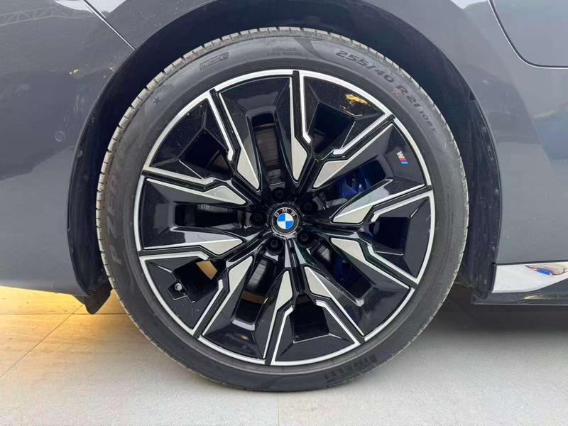 BMW i7, 2023 — фото 6 из 12
