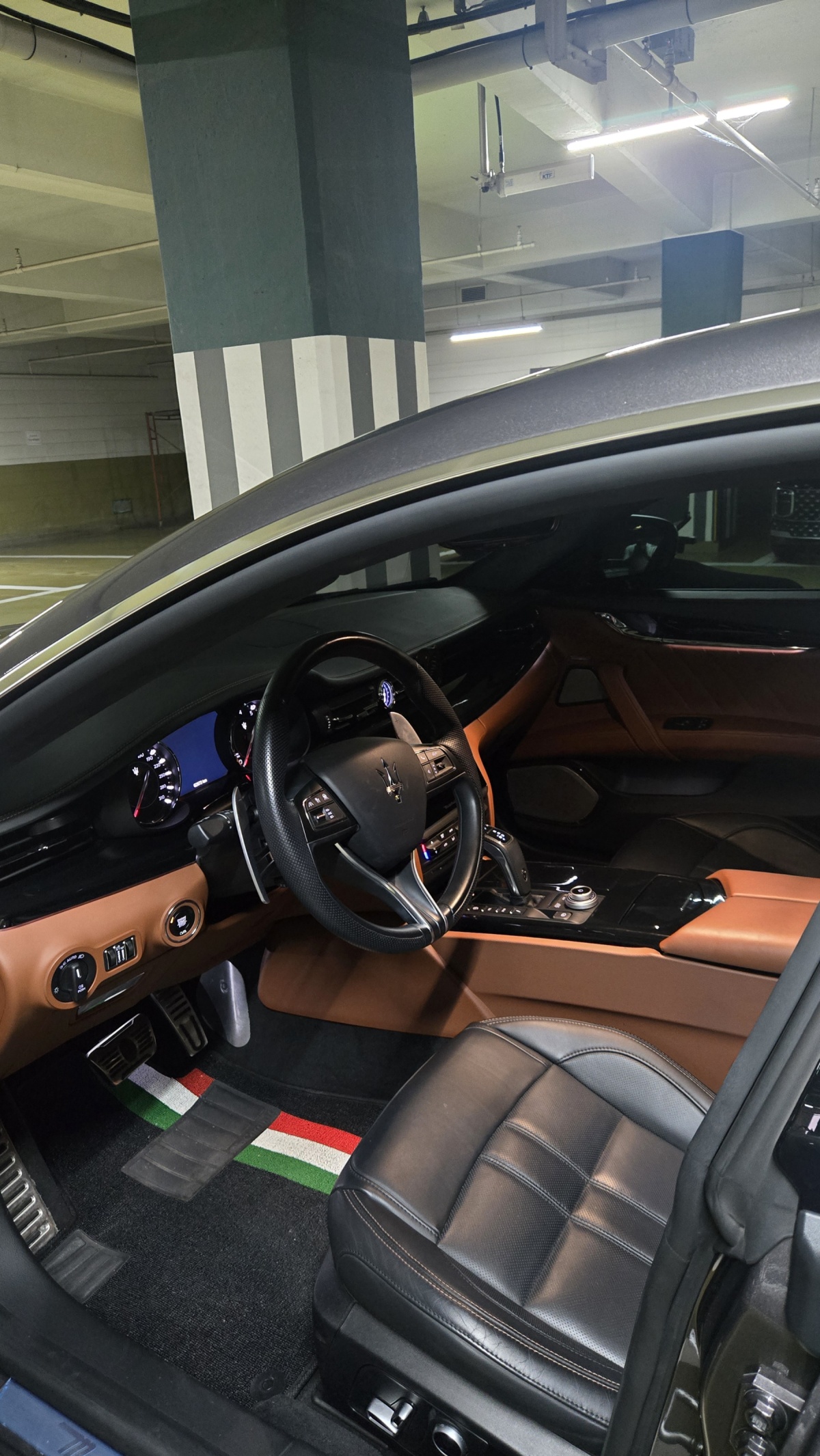 Maserati Quattroporte, 2022 — фото 5 из 5