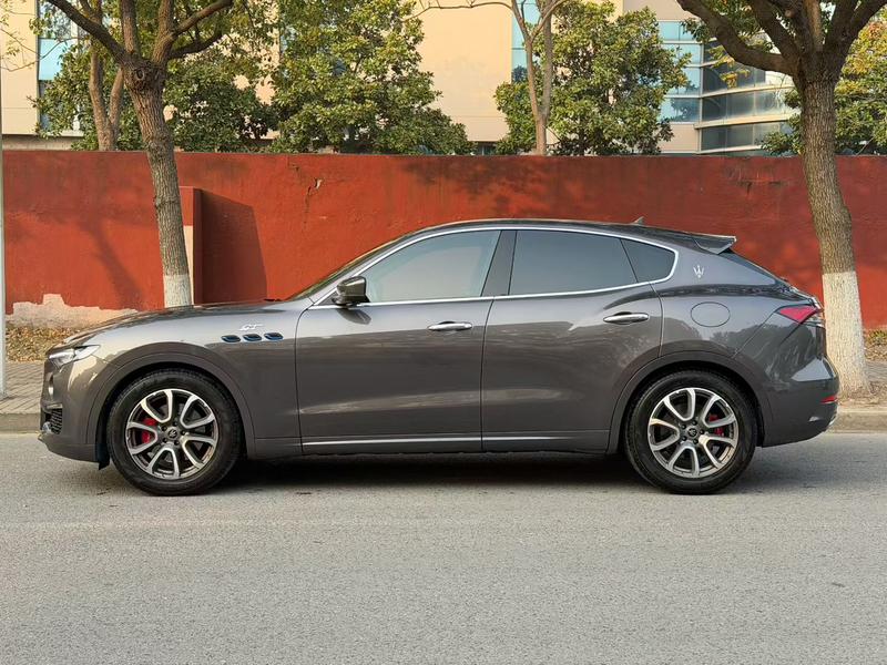 Maserati Levante, 2022 — фото 4 из 10