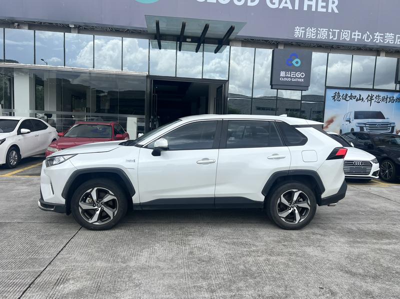 Toyota RAV4 Hybrid, 2022 — фото 4 из 10