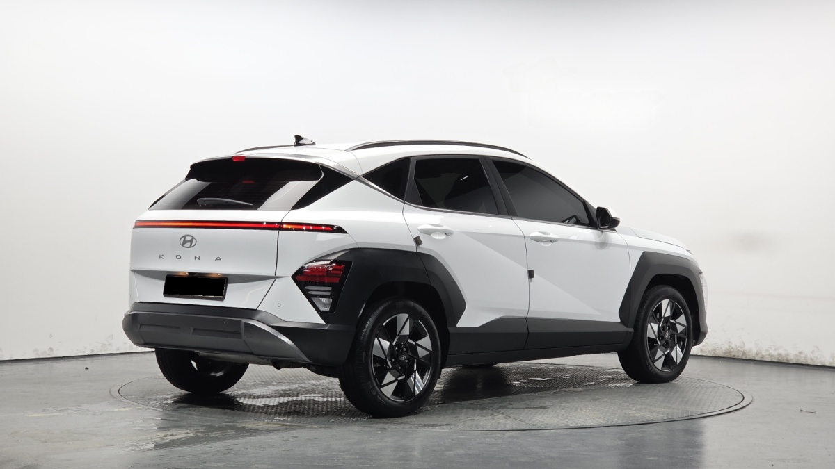 Hyundai Kona, 2023 — фото 2 из 12