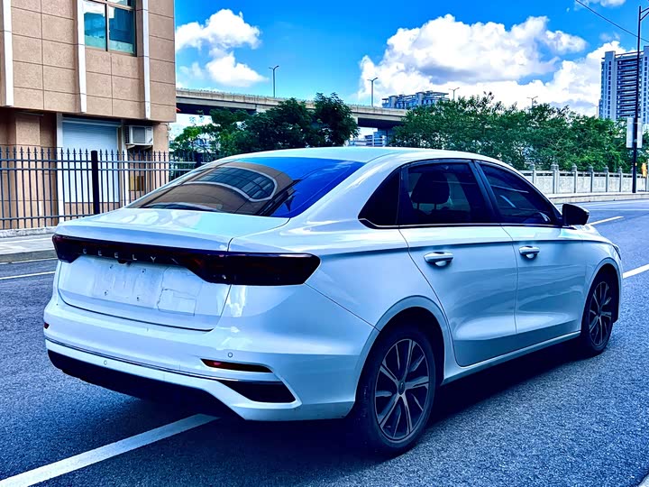 Geely Emgrand, 2022 — фото 6 из 9