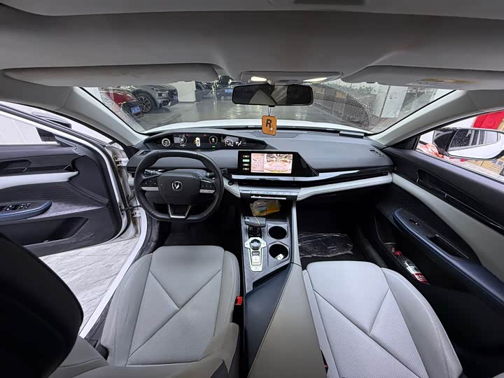 Changan UNI-V Hybrid, 2023 — фото 5 из 9