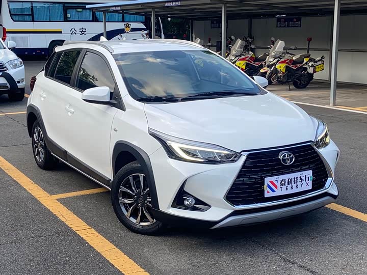 Toyota Yaris L Hatchback, 2022 — фото 3 из 9