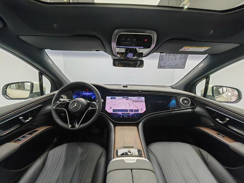 Mercedes-Benz EQS SUV, 2025 — фото 8 из 12