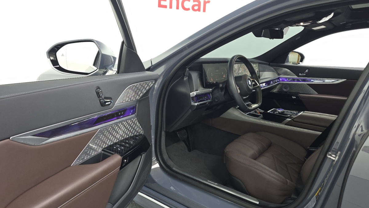 BMW i7, 2023 — фото 9 из 12