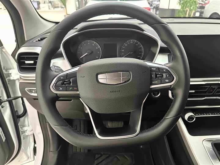 Geely Coolray, 2025 — фото 8 из 9