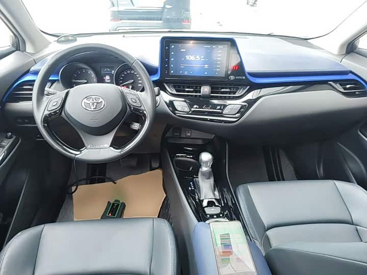 Toyota C-HR, 2023 — фото 6 из 9