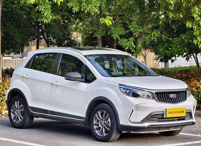 Geely Vision X3, 2022 — фото 3 из 12