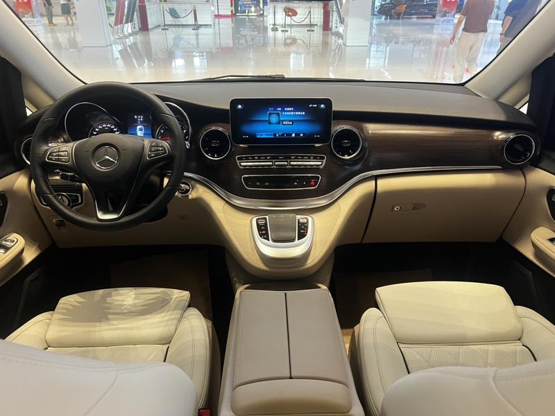 Mercedes-Benz V-Class, 2024 — фото 9 из 12