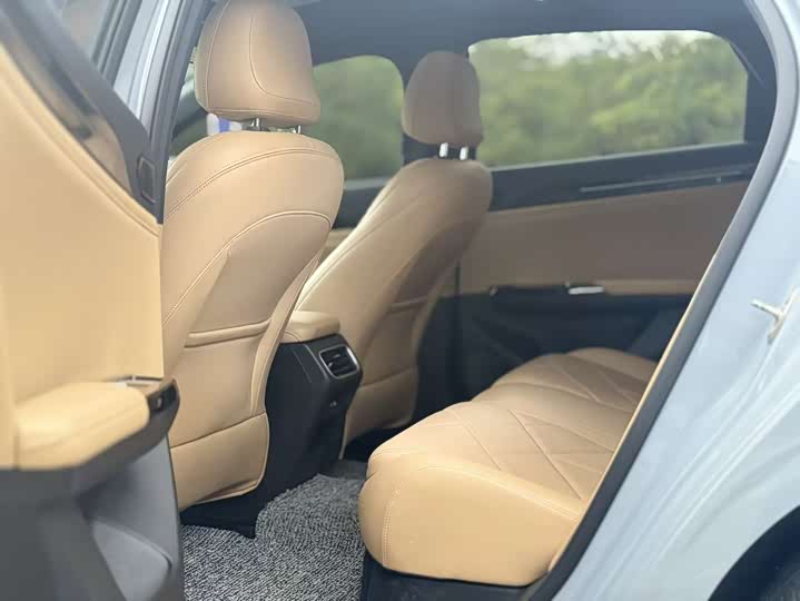 Geely Galaxy L6, 2023 — фото 8 из 9