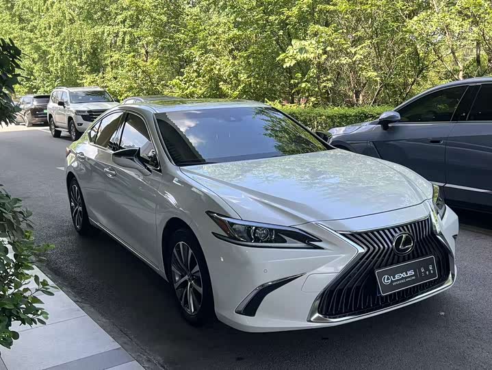 Lexus ES, 2024 — фото 2 из 9