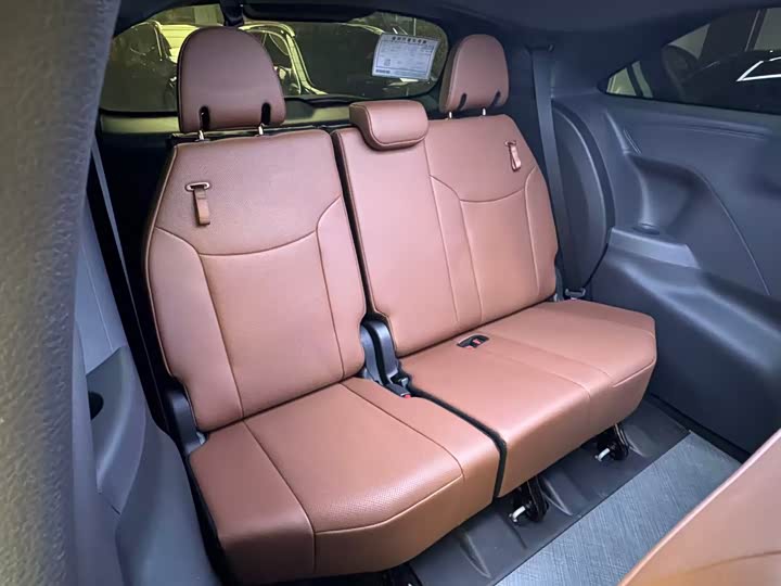 Toyota Sienna, 2025 — фото 8 из 9