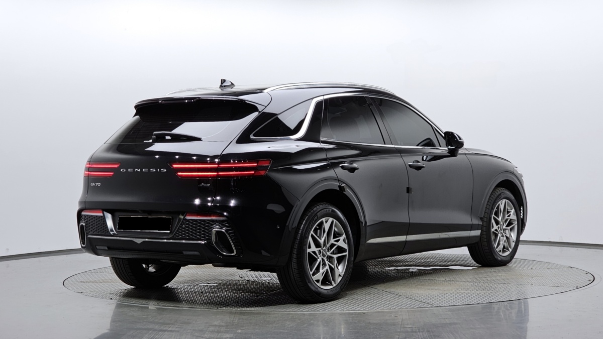 Genesis GV70, 2022 — фото 2 из 12