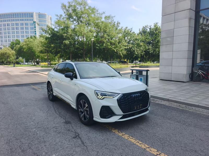 Audi Q3 Sportback, 2023 — фото 3 из 10