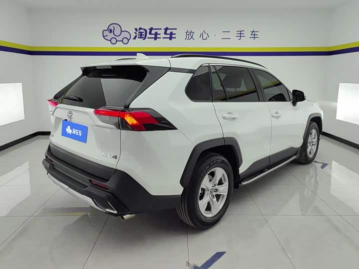Toyota RAV4, 2022 — фото 3 из 9