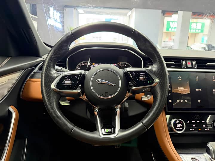 Jaguar F-Pace, 2022 — фото 8 из 9