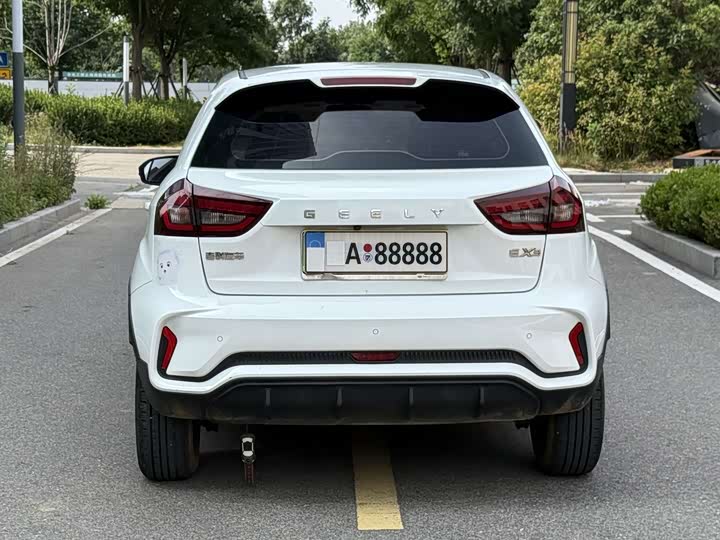 Geely Geometry EX3, 2022 — фото 8 из 9
