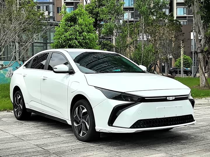 Geely Geometry G6, 2023 — фото 3 из 9