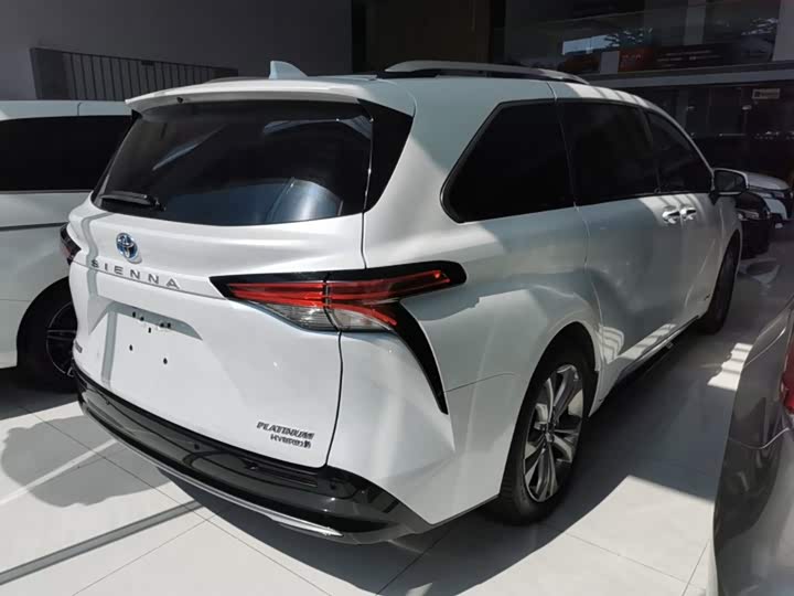 Toyota Sienna, 2022 — фото 7 из 9